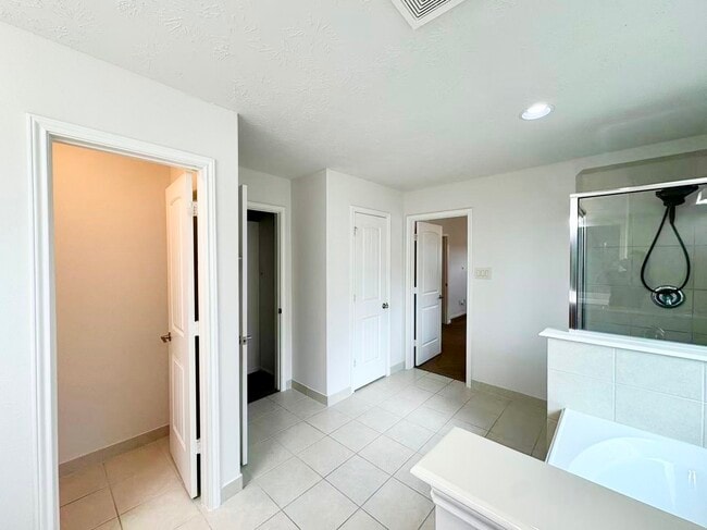 Building Photo - 3722 Pantano Ct