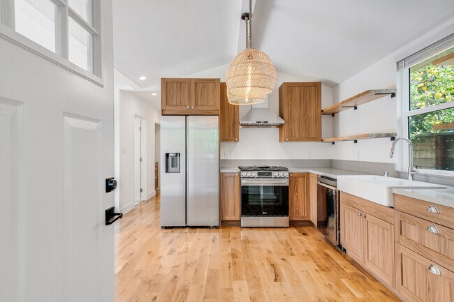 Building Photo - 2320 Alta St