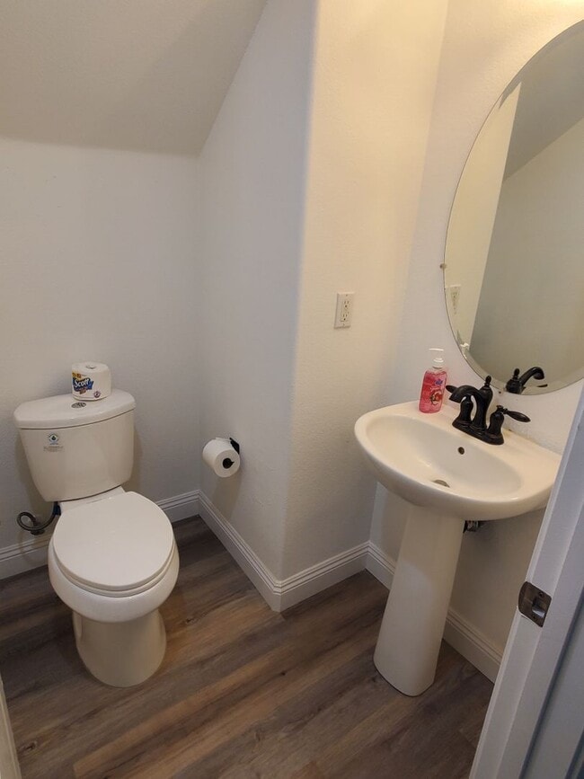 Building Photo - 4 Bedroom home in Elk Grove