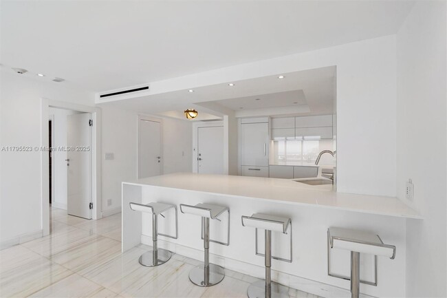 Building Photo - 2200 S Ocean Ln
