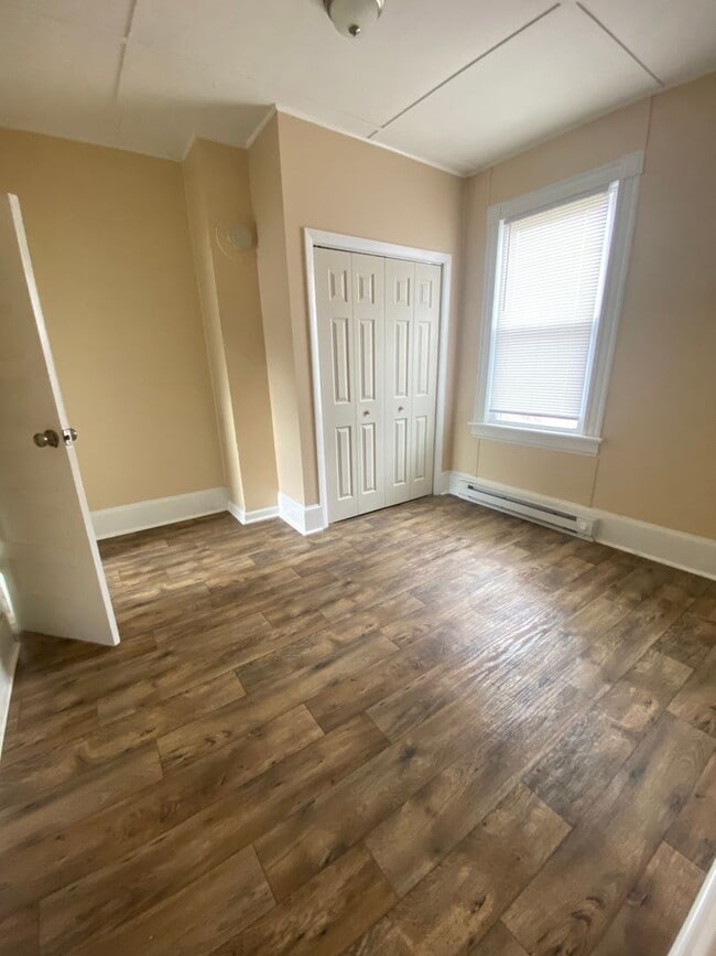 Building Photo - Spacious Single Family home