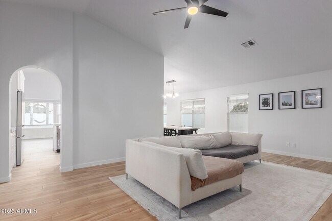 Building Photo - 4039 E Morrow Dr