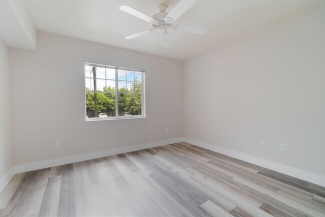 Building Photo - 6386 Emerald Dunes Dr