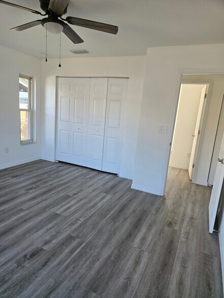 master room - 21414 SW Honeysuckle St