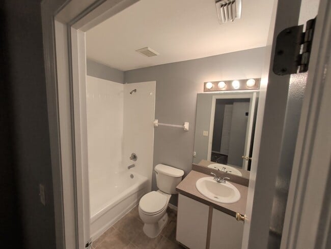 Building Photo - 2 Bed 2.5 Bath In Brandon