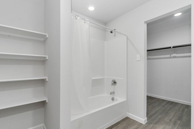 Building Photo - 845 Sugartree Dr