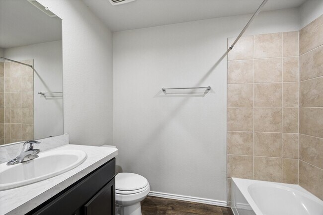 Building Photo - 40463 Gdn Hts Ln