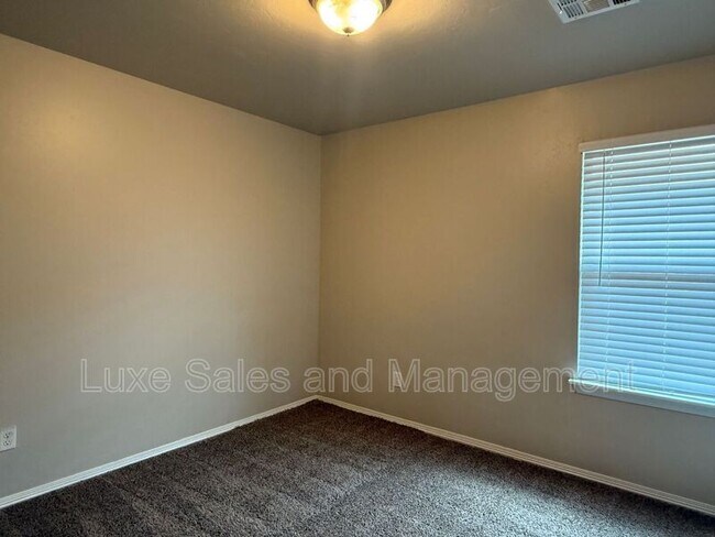 Building Photo - 2408 Alta Vista Ln