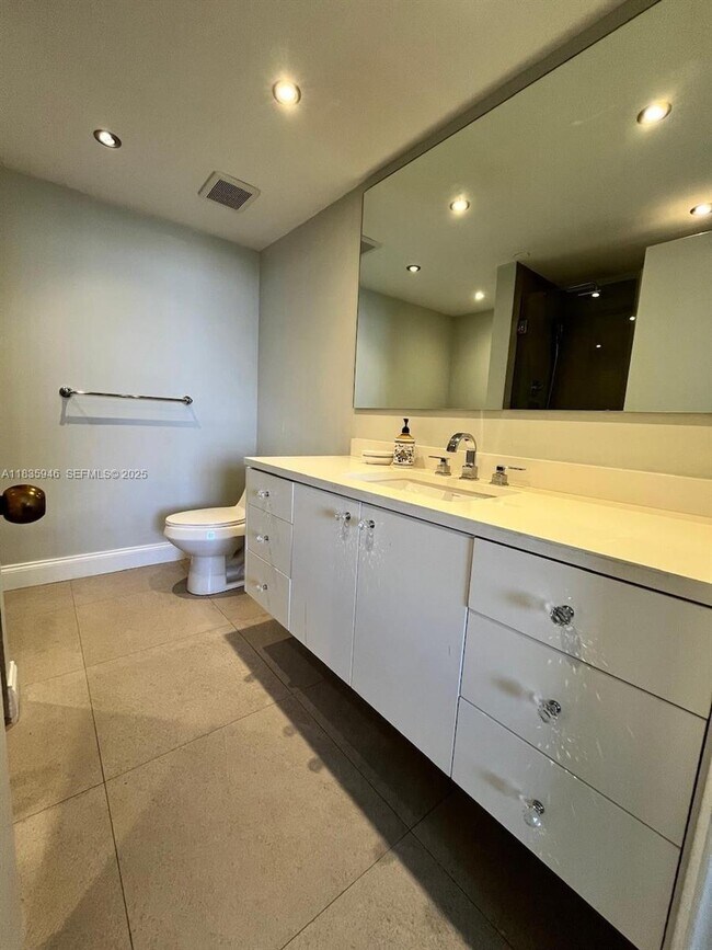 Building Photo - 11113 Biscayne Blvd