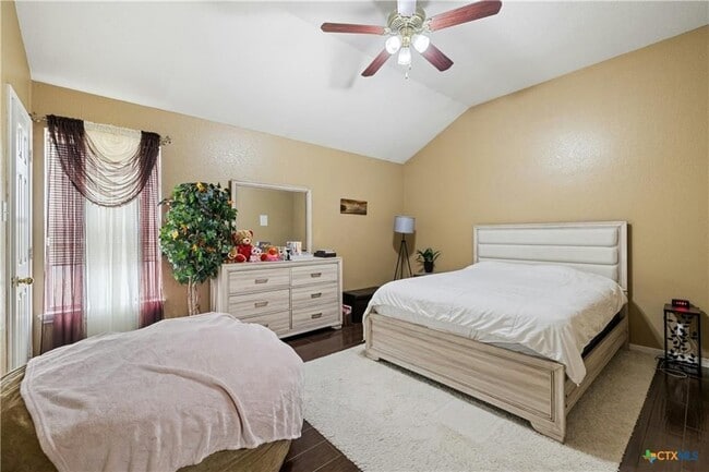 Building Photo - 3210 Raven Dr