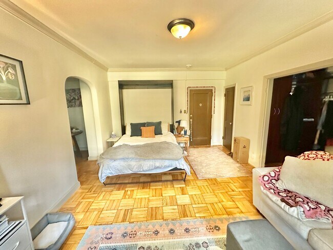 Building Photo - Great Studio in Glover Park/North Georgetown w/Murphy Bed, Walk-In Closet, Eat in Kitchen!