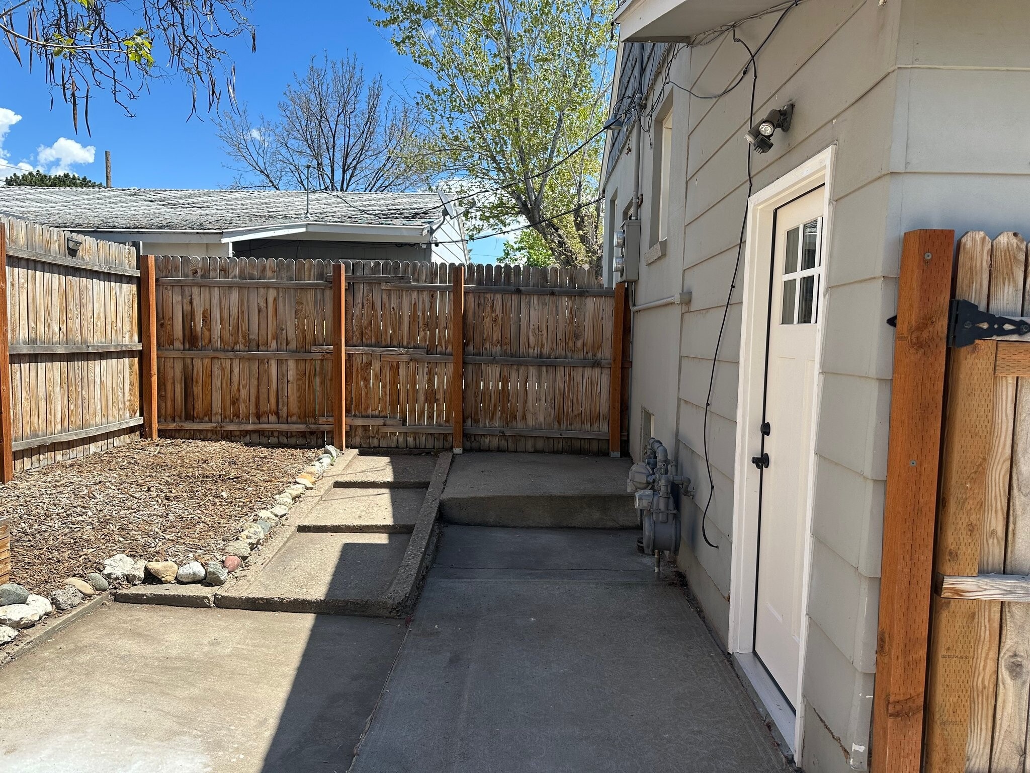 Building Photo - 449 Center St