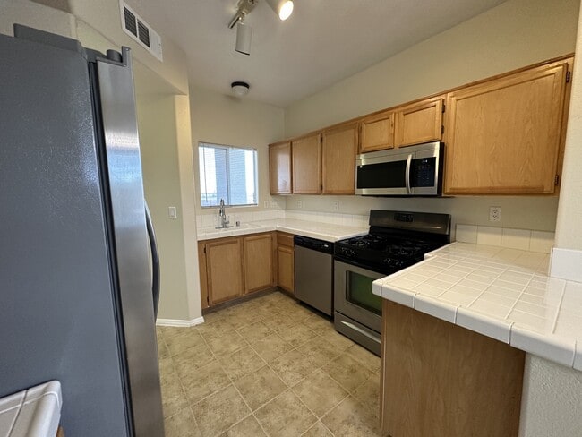 Building Photo - 1050 E Cactus Ave