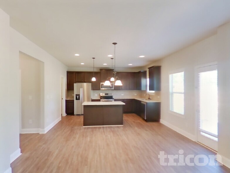 Building Photo - 131 Huntsman Dr