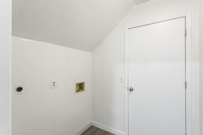 Building Photo - 8609 Ephraim Road