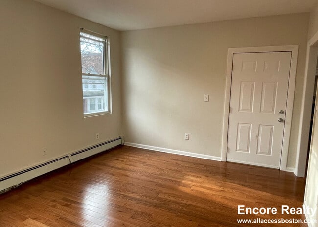 Building Photo - 75 Putnam St