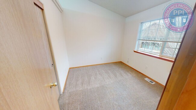 Building Photo - Beautiful Village Townhome!! Double Garage- Great Sunnyside Location!! Pet Friendly Princeton Vil...