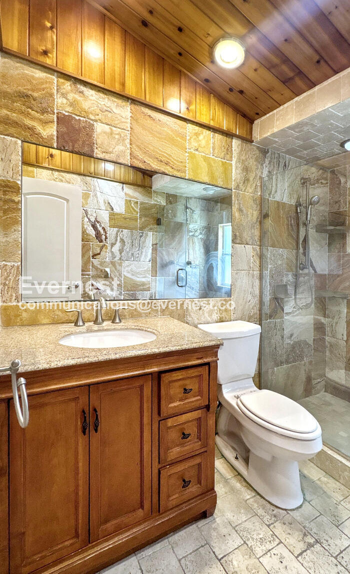 Building Photo - 3509 Kingsbury Dr