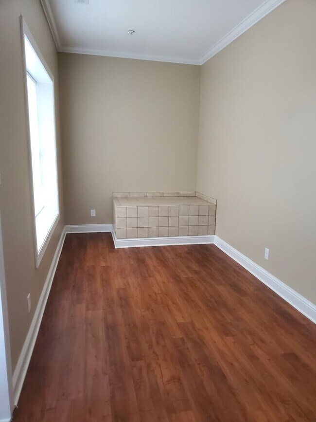 Building Photo - City of Maryville 37801 - 2 Bedrooms, 2 Bath Condo - Contact Karen Robertson (865) 454-7626