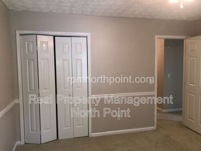 Building Photo - 1565 Maple Ridge Dr
