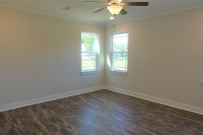 Building Photo - 160 Xander Dr