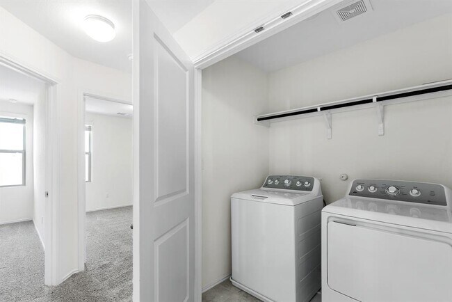 Building Photo - 189 Andross Ln