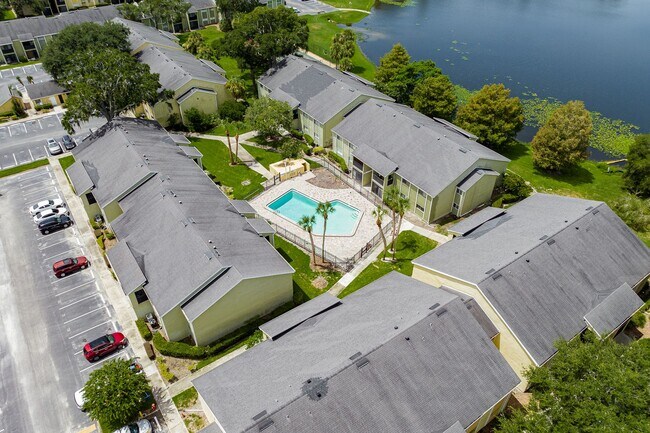 Building Photo - Charming 3-Bedroom, 2-Bathroom Condo in De...