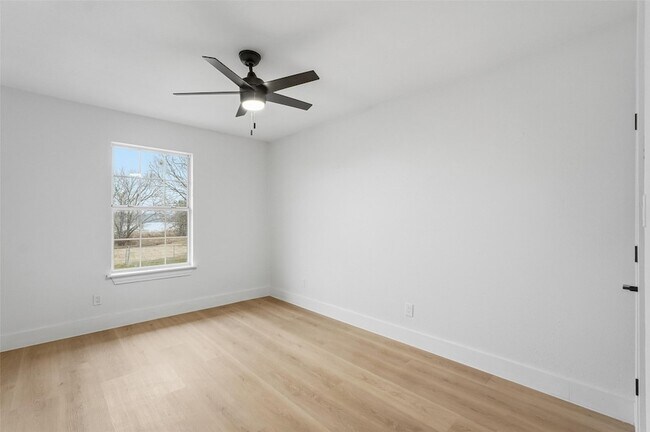 Building Photo - 763 Lakeside Dr