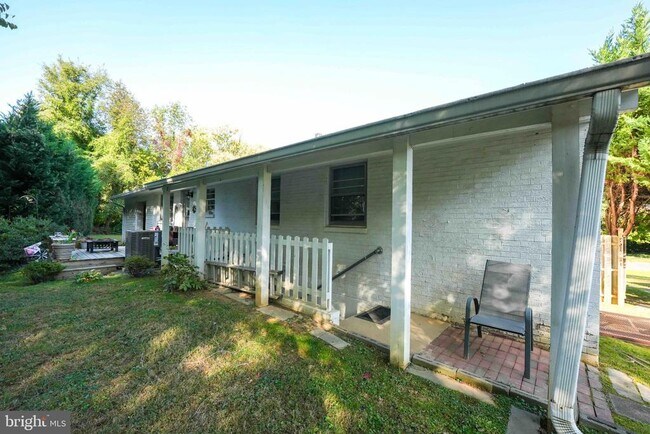 Building Photo - 6809 Weaver Ave