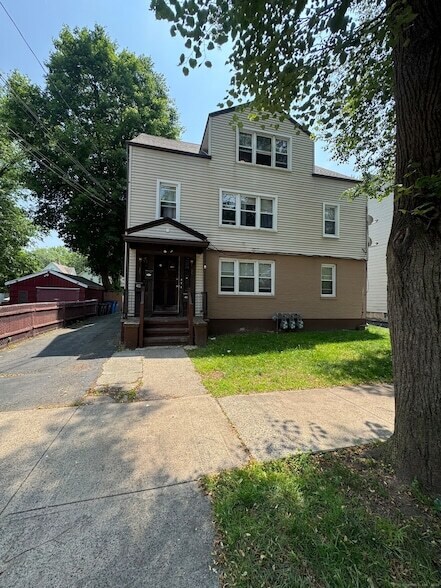 Building Photo - 35 Goodyear St