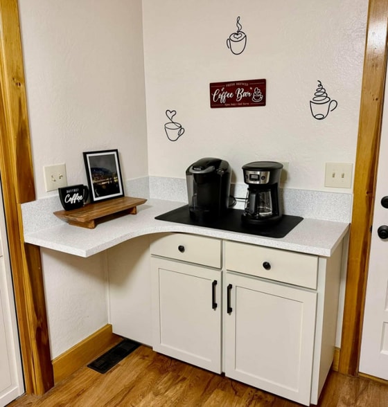 Building Photo - 528 W Columbia St