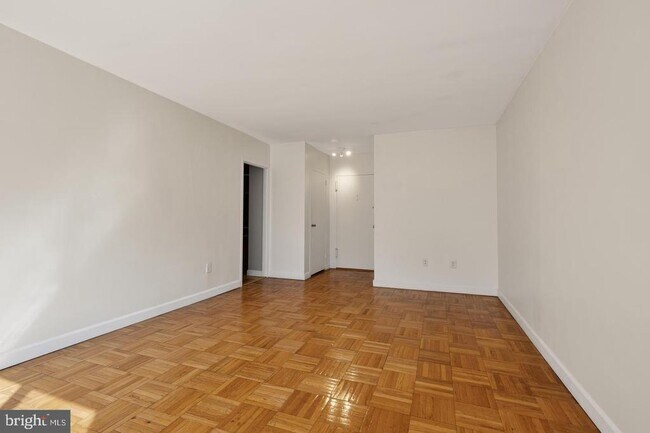 Building Photo - 1121 Arlington Blvd