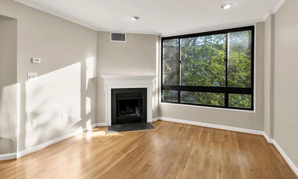Building Photo - 3825 Davis Pl NW