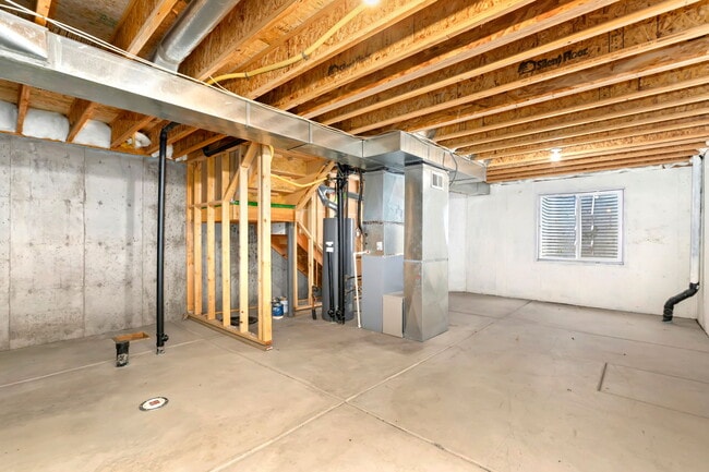 Building Photo - 3350 Saratoga St