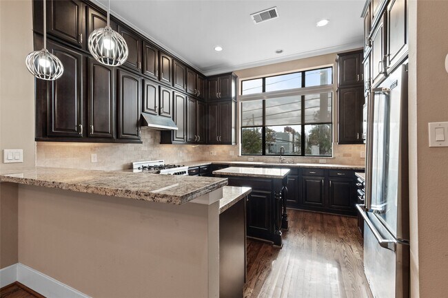 Building Photo - 1411 Elgin St