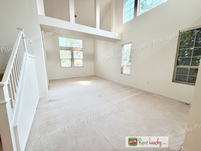 Building Photo - Beautiful 4 Bedroom Home in Lakeland Hills! High Ceilings, Natural Light, and Generous Layout!