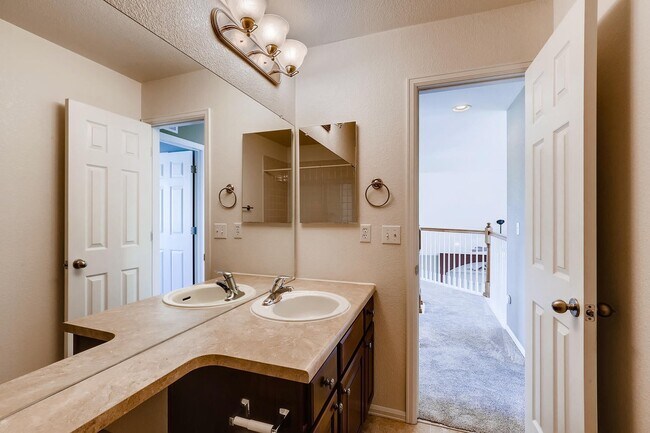 Building Photo - FABULOUS 3 BED/2.5 BATH HOME IN RENAISSANC...
