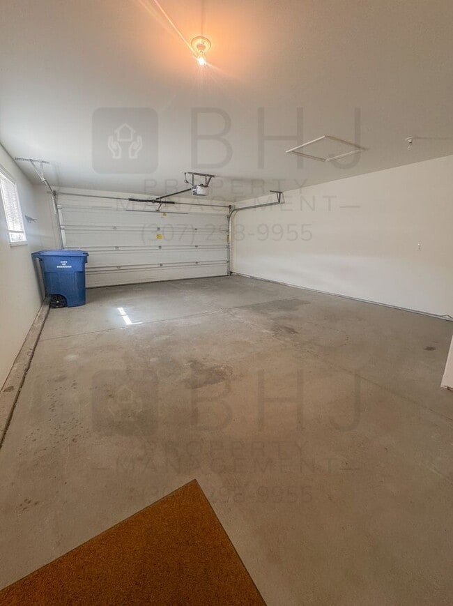 Building Photo - 2 Bed/ 2 Bath twin home in HOA community