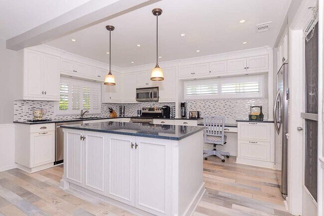 Building Photo - 4031 NE Breakwater Dr