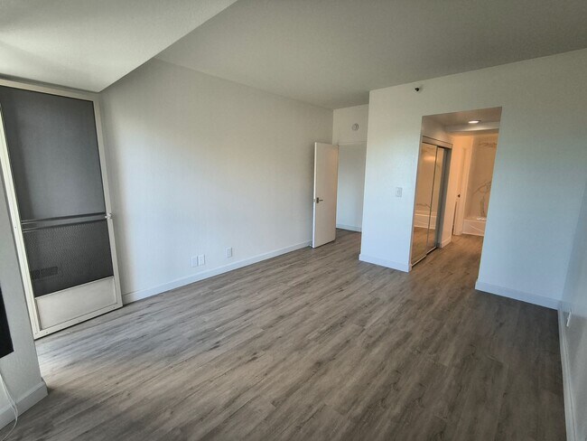 Building Photo - Newly Renovated Spacious 1BD/1 BA Property Available for Rent!!!