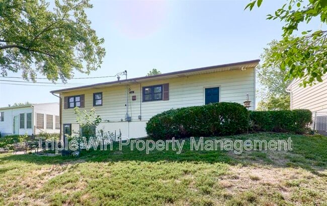 Building Photo - 10531 Fabick Dr