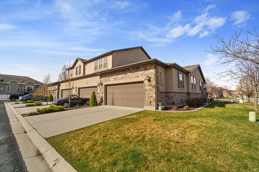 Building Photo - 66 N 205 W