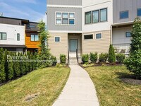 Building Photo - 114 9th Cir S