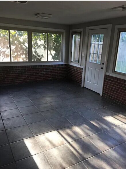Building Photo - 853 Deary Ln