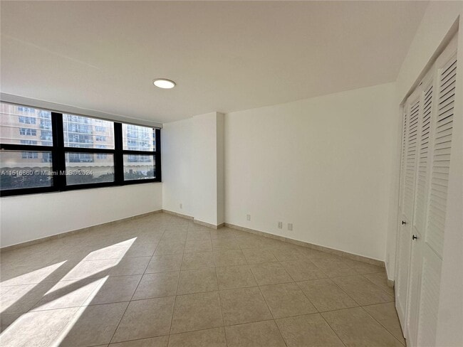 Building Photo - 2301 S Ocean Dr