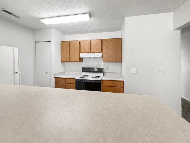 Building Photo - Battle Creek 3 Bedroom / 2 Bath Apartment – Available Now!