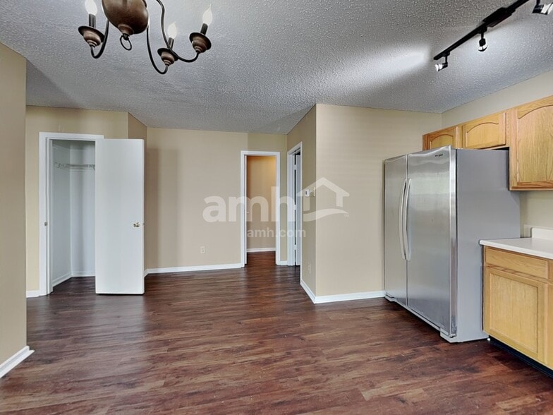 Building Photo - 12115 Maize Dr