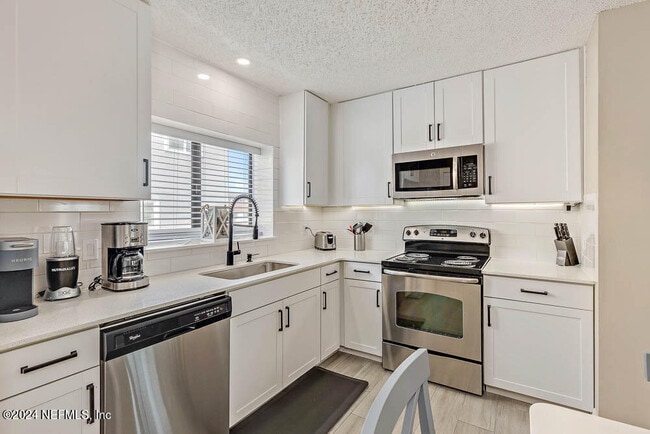 Building Photo - 2208 OCEAN S Dr