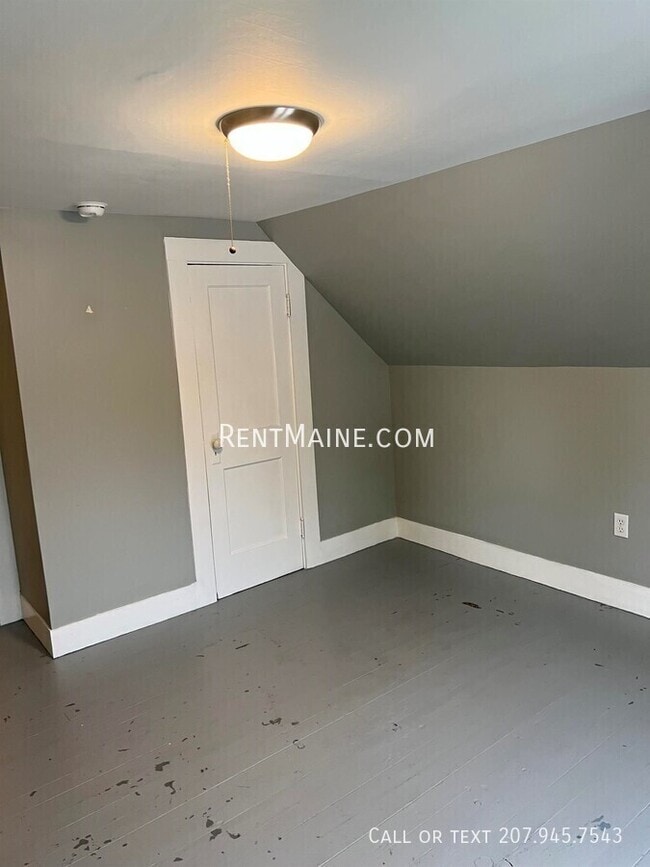 Building Photo - 232 Center St