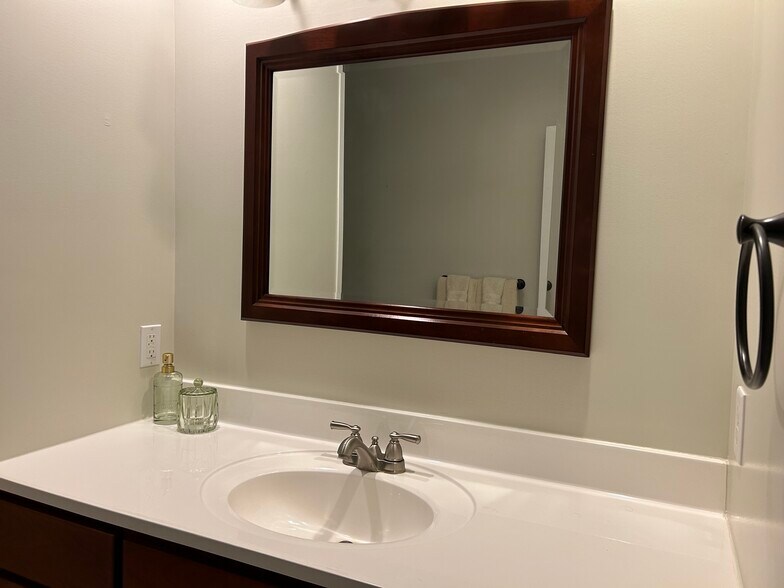 Building Photo - 22 E Market St